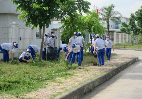 Hoạt động 5S dọn dẹp vệ sinh nhà xưởng và xung quanh công ty